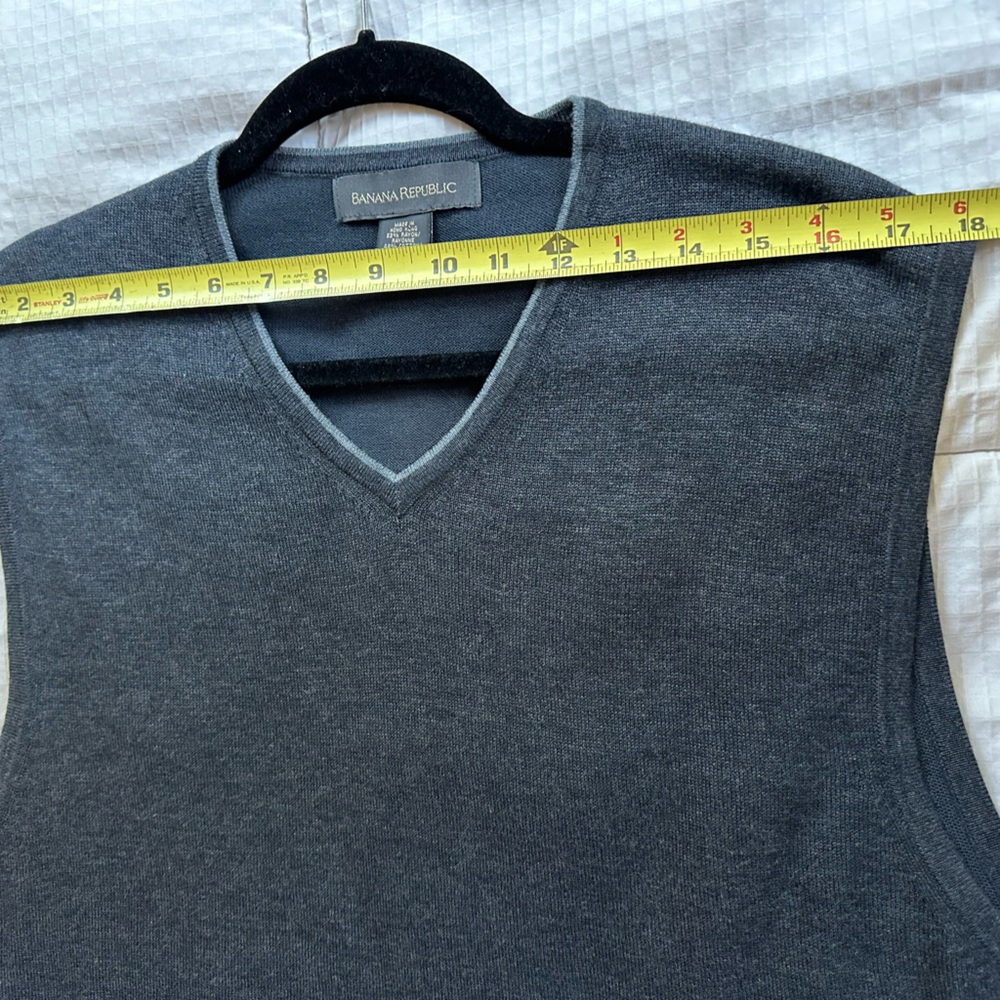 Banana Republic sleeveless pull over vest - Picture 3 of 6